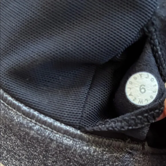 Lululemon Women's Charcoal Strappy Back Sports Bra with Red Bag Size 6 No Pads - Picture 3 of 8